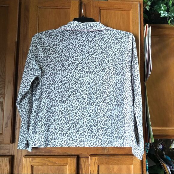 BCBGMAXAZRIA Collared Button Front Animal Print Pajama Top - M - Picture 8 of 13